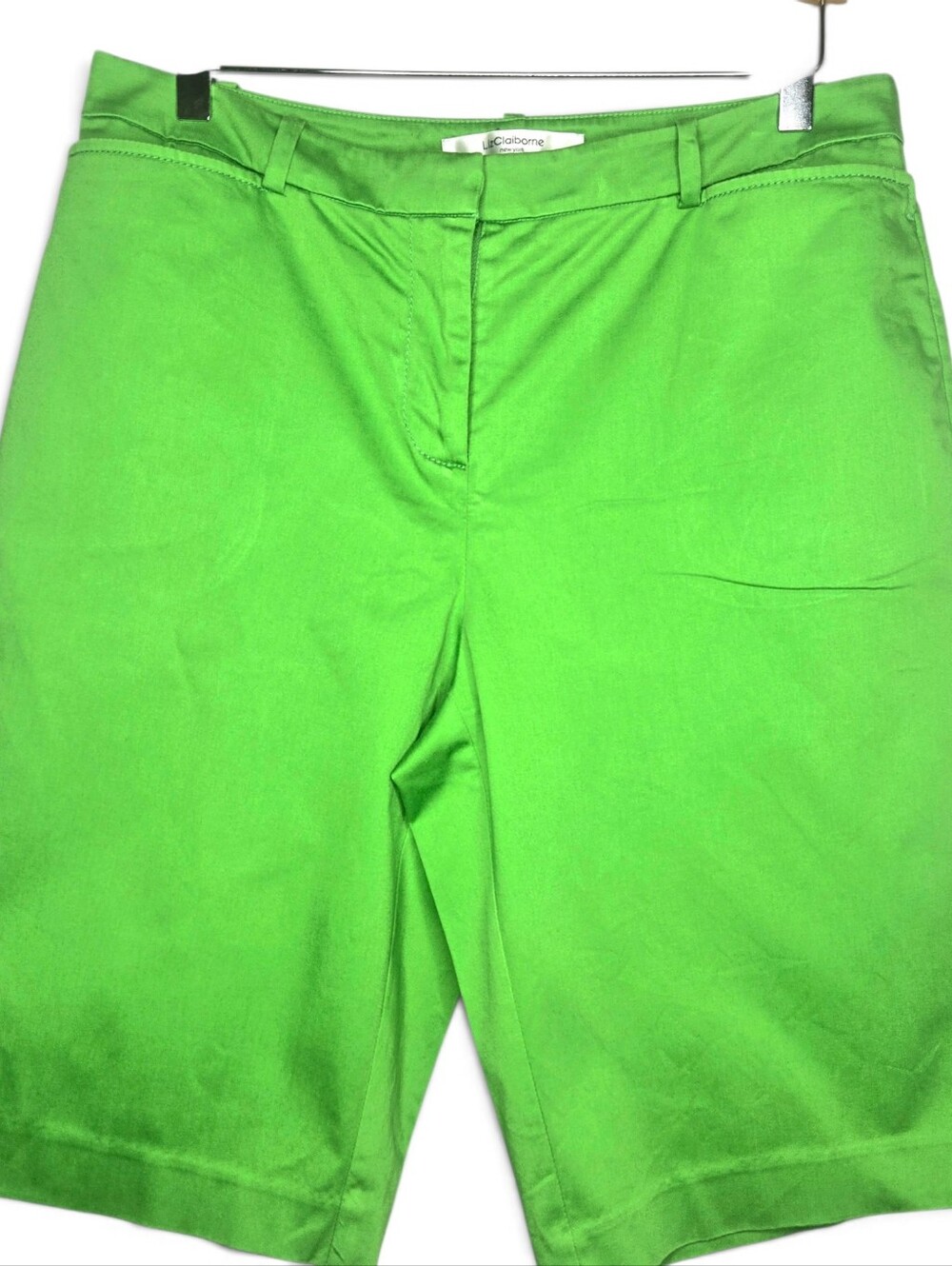 Liz Claiborne Jackie, bermuda shorts. Green, Size 10 - Picture 3 of 12